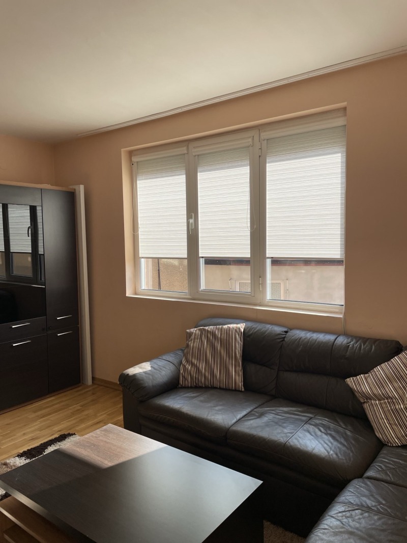 Дава под нем  3-стаен, град Пловдив, Център •  600 EUR • ID 50264434 — holmes.bg - [1] 