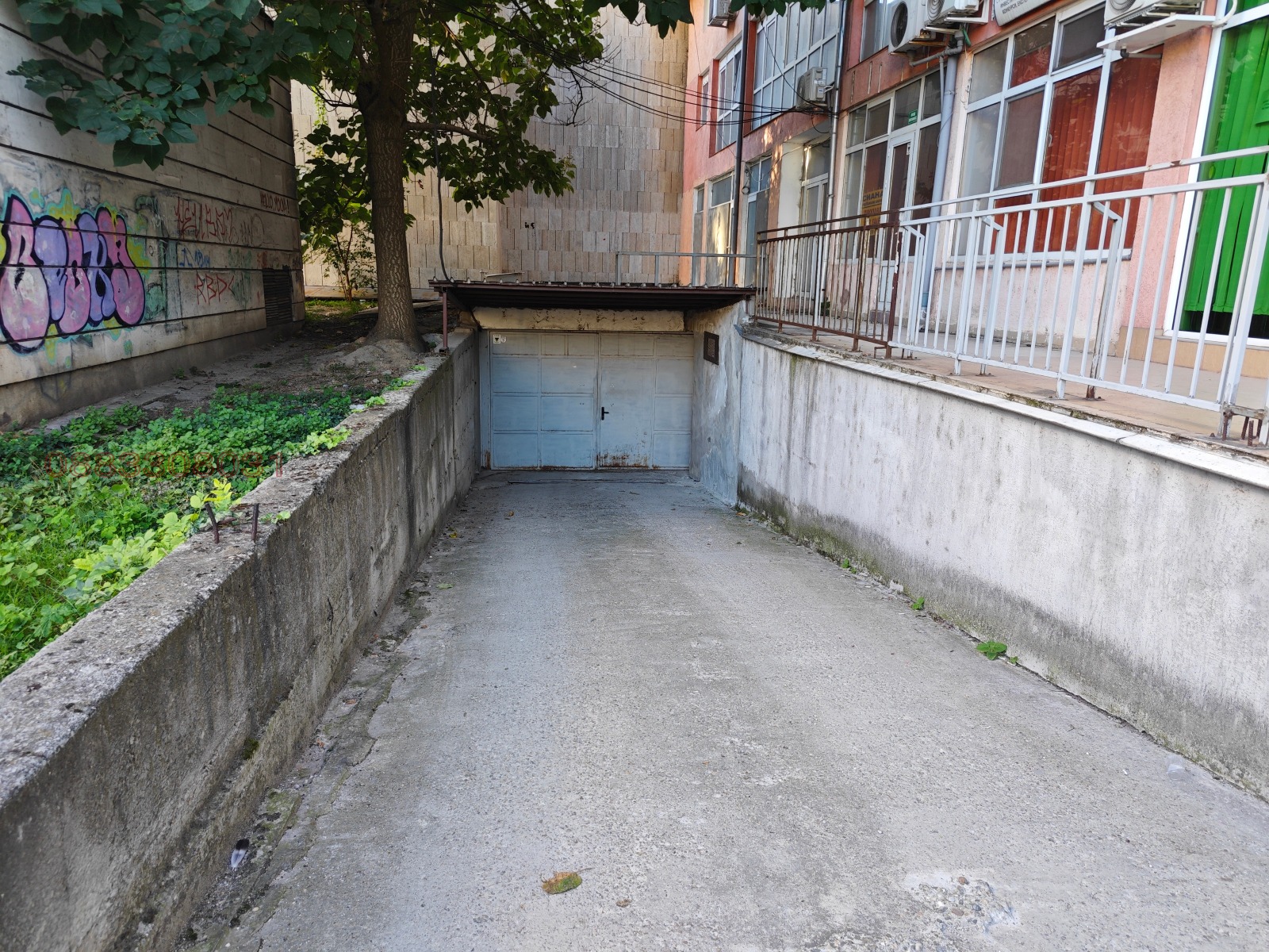 Дава под наем ГАРАЖ, ПАРКОМЯСТО, гр. Русе, Център, снимка 2 - Гаражи и паркоместа - 56253012