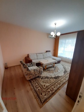 1 Schlafzimmer Kjutschuk Parisch, Plowdiw