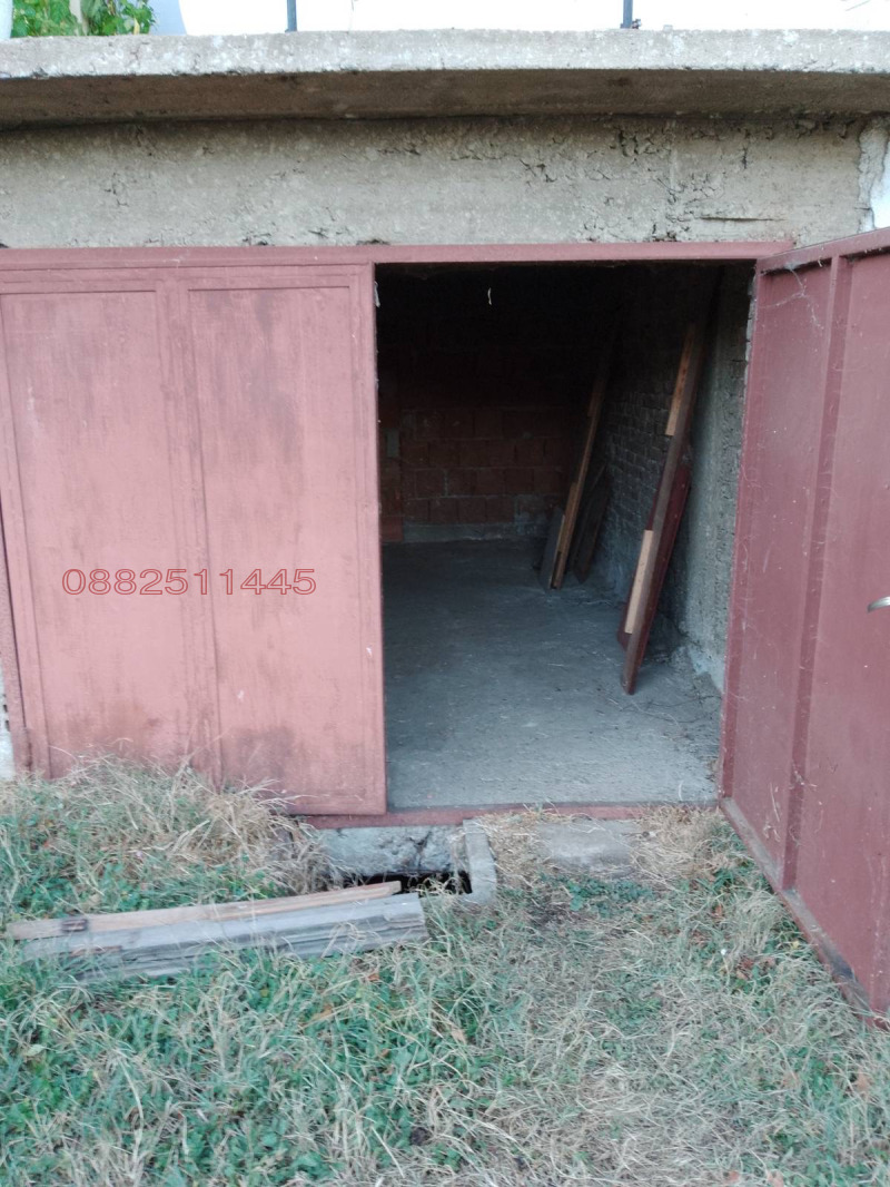 Дава под наем ГАРАЖ, ПАРКОМЯСТО, гр. Берковица, област Монтана, снимка 2 - Гаражи и паркоместа - 52786295