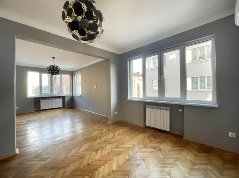 Kiadó  2 hálószobás Sofia , Centar , 110 négyzetméter | 44629381