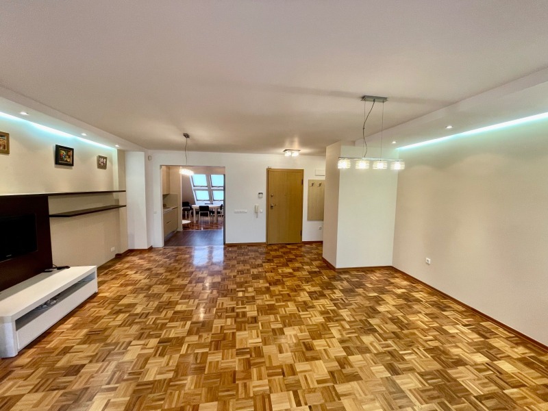 K pronájmu  3 ložnice Sofia , Borovo , 220 m2 | 76625026 - obraz [2]