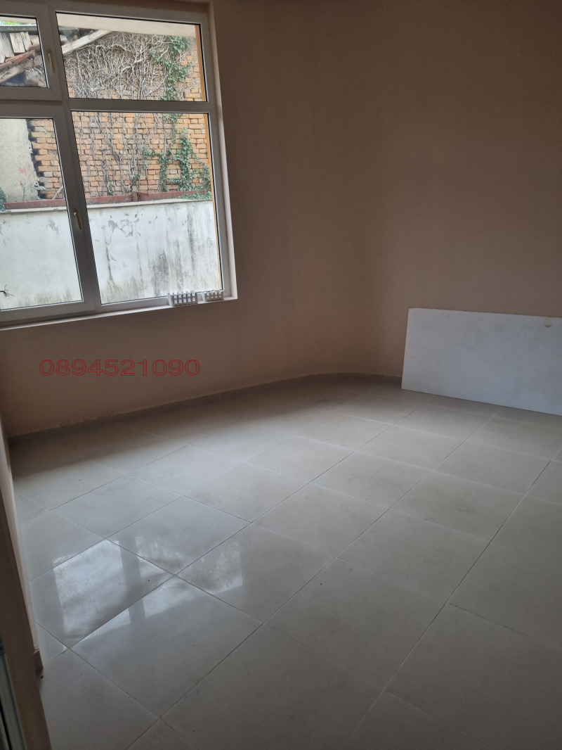 Дава под наем МАГАЗИН, гр. Разград, Център, снимка 2 - Магазини - 52780093