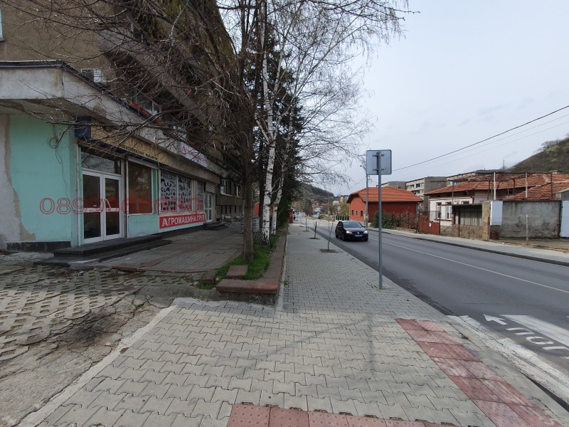 Дава под Наем МАГАЗИН в област Кюстендил, гр. Дупница - 105 кв.м / При запитване