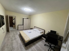 2 slaapkamers Lazur, Burgas 2