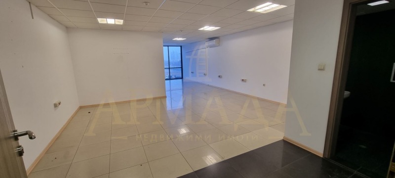 K pronájmu  Kancelář Plovdiv , Trakija , 97 m2 | 71602135