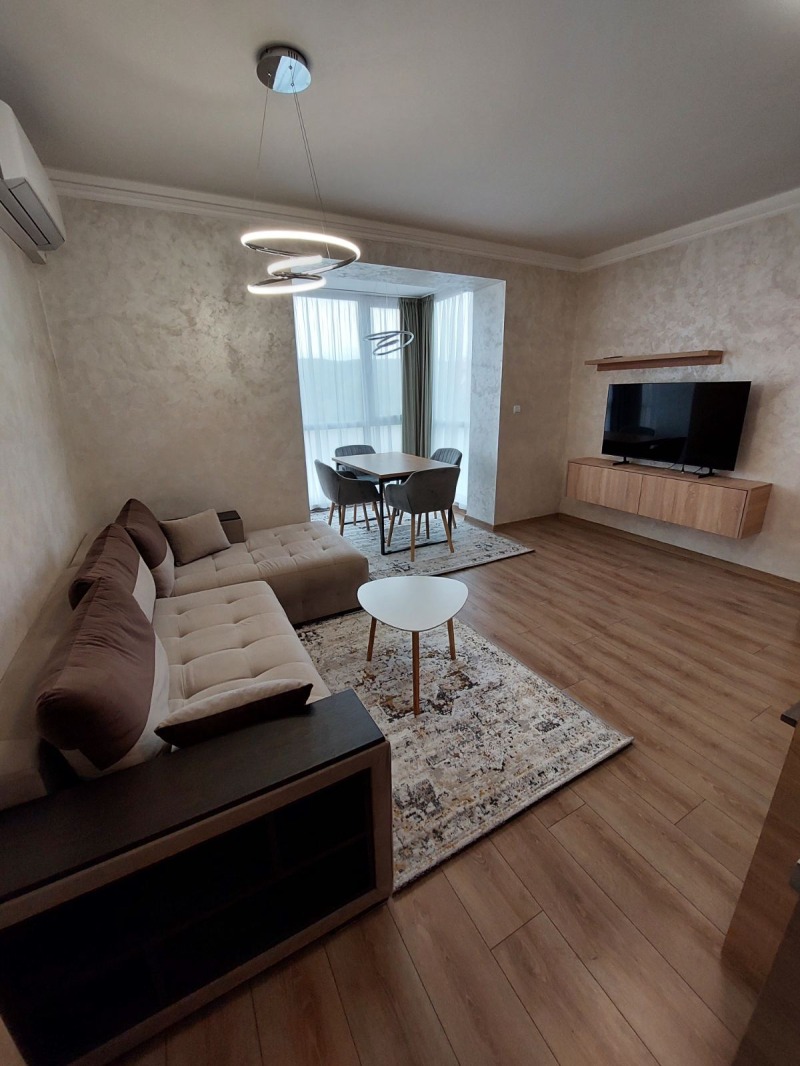Дава под Наем 2-СТАЕН в град Шумен, Пазара - 68 кв.м / 445 € » 870.34 лв., ЮЖЕН БРЯГ 6 ЕООД