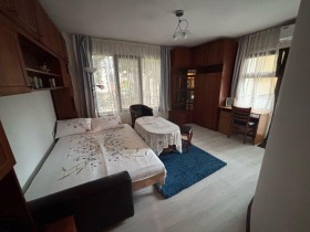 Studio Vazrajdane, Bourgas