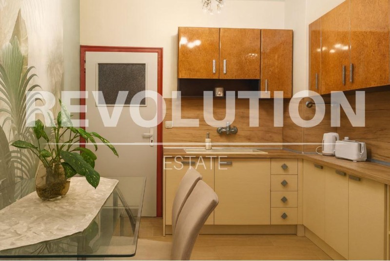 Дава под наем 3-СТАЕН, гр. Варна, Левски 1