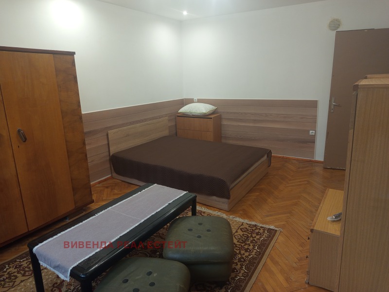 Дава под наем 3-СТАЕН, гр. Плевен, Идеален център, снимка 2 - Апартаменти - 53031723