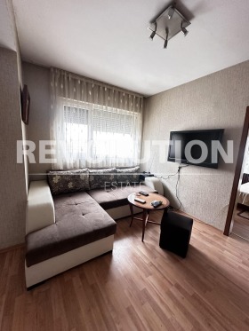 1 quarto Kiutchuk Parij, Plovdiv