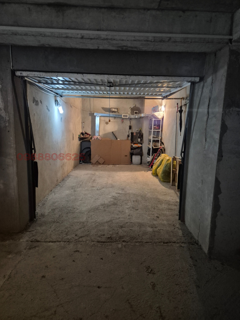 Дава под наем ГАРАЖ, ПАРКОМЯСТО, гр. Плевен, Широк център, снимка 2 - Гаражи и паркоместа - 53144115