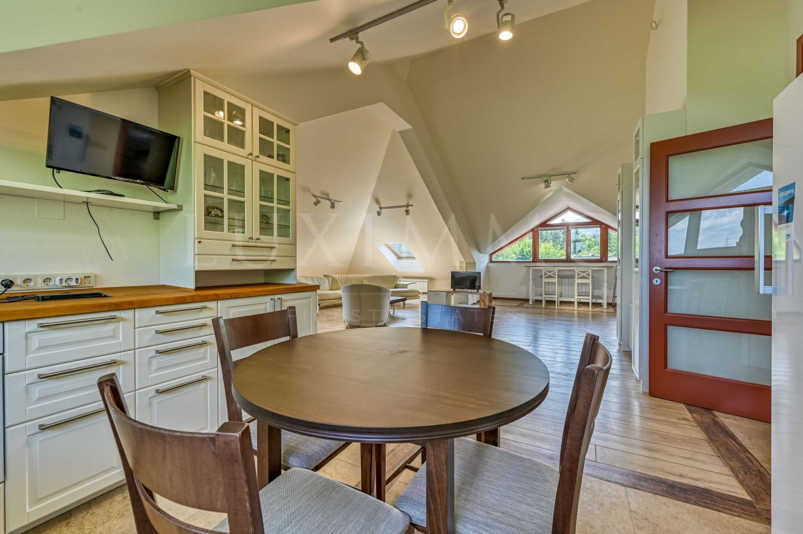 Дава под наем 3-СТАЕН, гр. София, м-т Камбаните