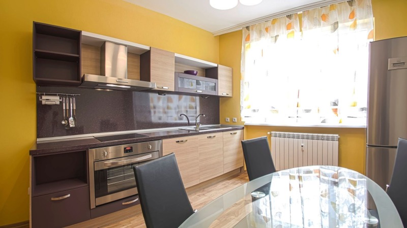 В оренду  2 спальні София , Оборище , 100 кв.м | 57922061