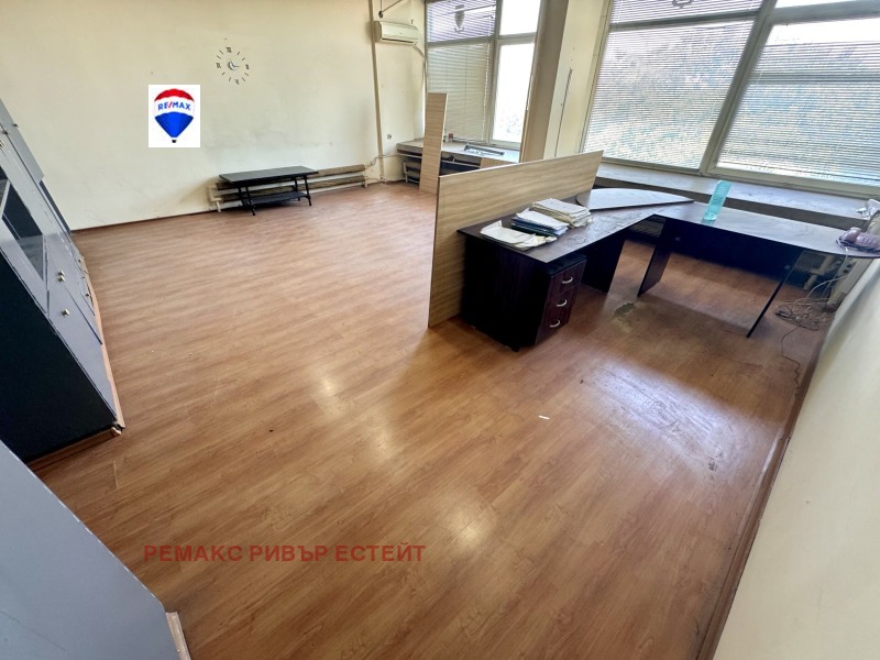 Дава под Наем ОФИС в град Русе, Широк център - 200 кв.м / 600 € » 1 173.50 лв., РЕМАКС РИВЪР ЕСТЕЙТ