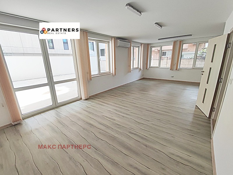Дава под Наем ОФИС в град Варна, Център - 78 кв.м / 670 € » 1 310.41 лв., МАКС ПАРТНЕРС