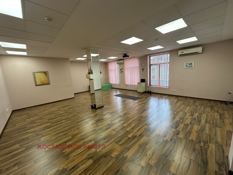 Дава под Наем ОФИС в град Пловдив, Център - 73 кв.м / 440 € » 860.57 лв., КОСТАДИНОВ ИМОТИ