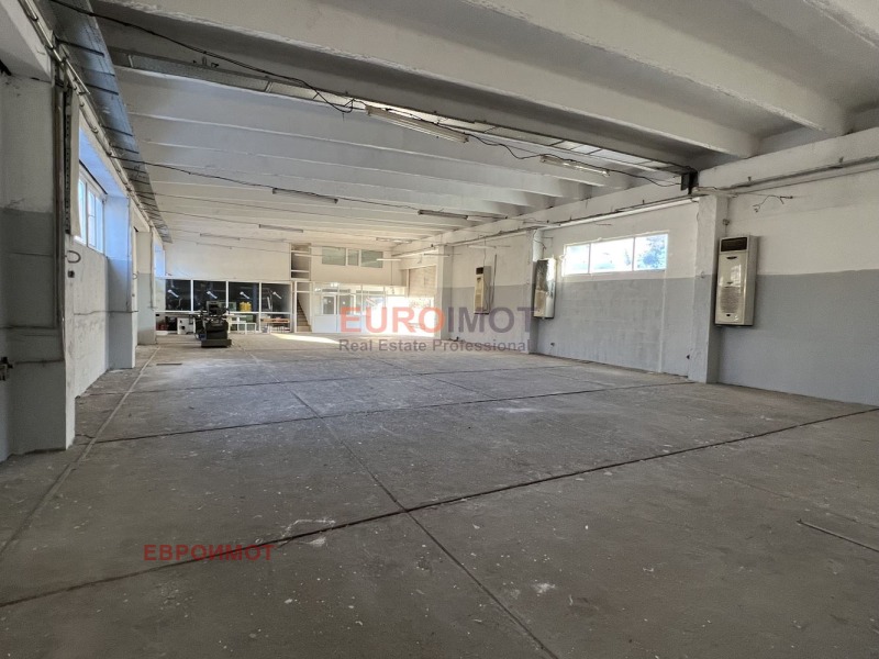 Дава под наем ПРОМ. ПОМЕЩЕНИЕ, гр. Брезник, област Перник, снимка 2 - Производствени сгради - 53102047