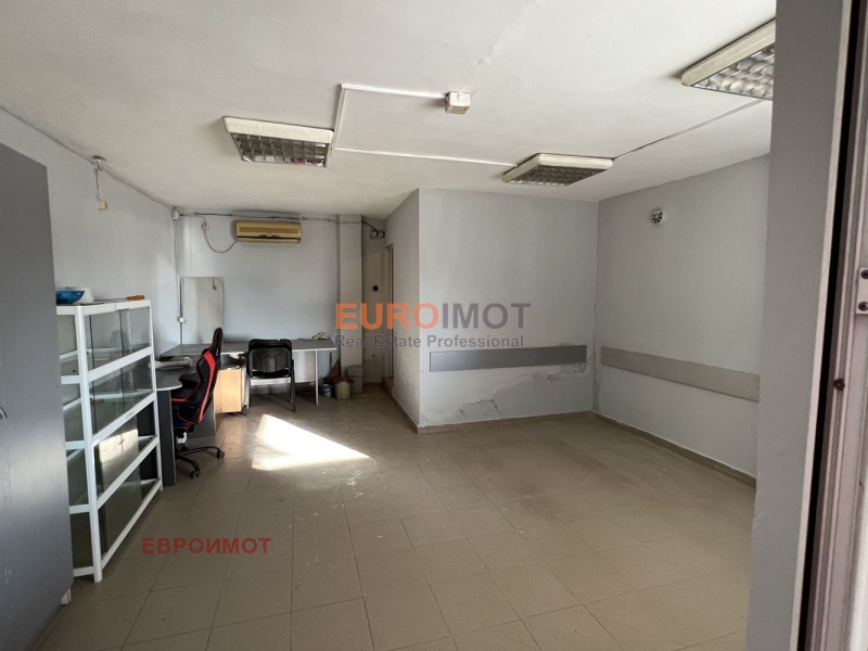 Дава под наем ПРОМ. ПОМЕЩЕНИЕ, гр. Брезник, област Перник, снимка 13 - Производствени сгради - 53102047