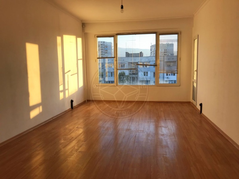 A louer  2 chambres Sofia , Tolstoi , 88 m² | 82094443