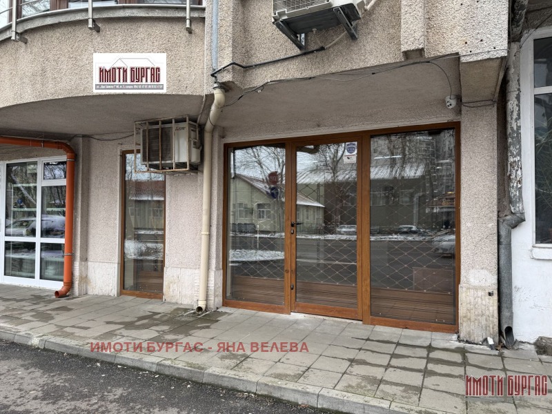 Дава под наем МАГАЗИН, гр. Бургас, Център, снимка 8 - Магазини - 53339417
