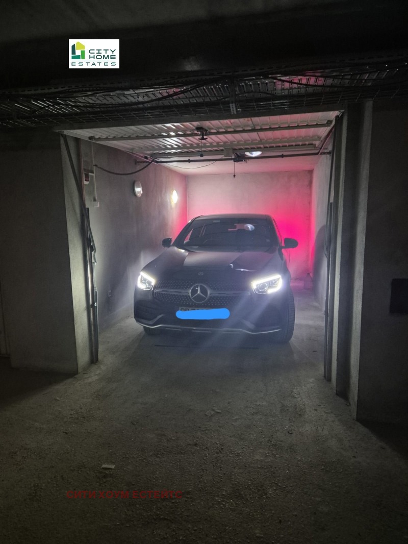 Дава под наем ГАРАЖ, ПАРКОМЯСТО, гр. София, Гоце Делчев, снимка 4 - Гаражи и паркоместа - 53124471