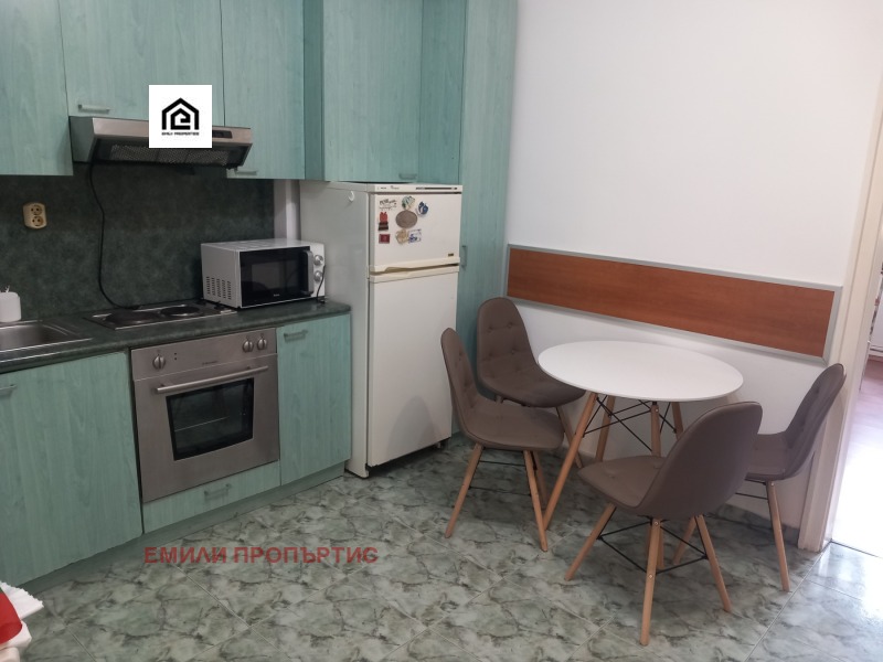 Издаје се  3 спаваће собе Софија , Центар , 90 м2 | 12105461