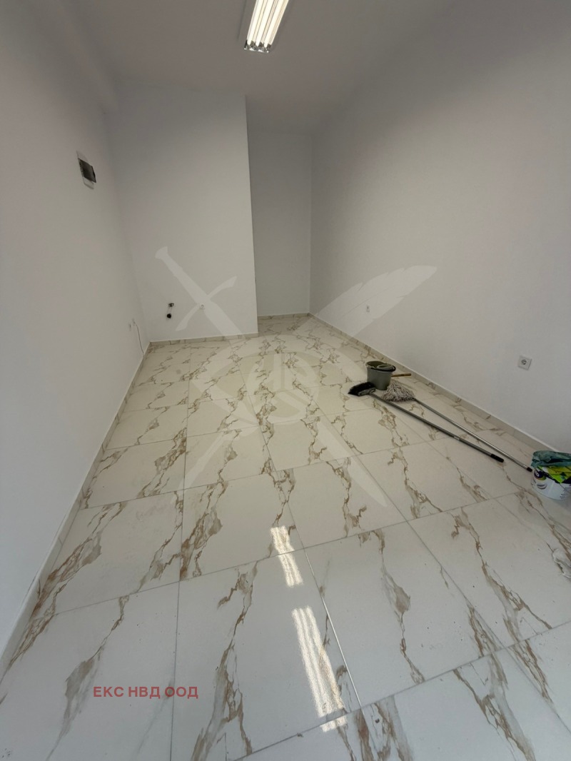 Дава под наем МАГАЗИН, гр. Пловдив, Коматевски възел, снимка 2 - Магазини - 53283906