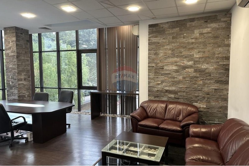 För uthyrning  Kontor Plovdiv , Centar , 121 kvm | 90384616