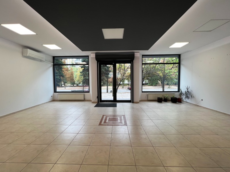 В оренду  Магазин София , Гоце Делчев , 217 кв.м | 61229107