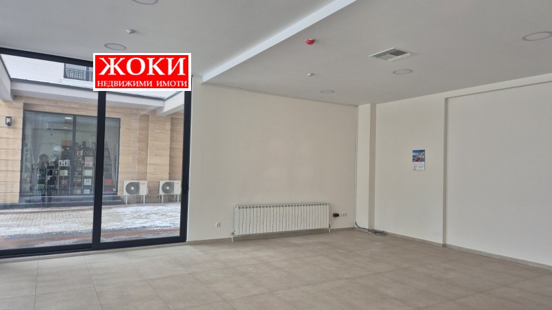 Дава под Наем МАГАЗИН в град Перник, Център - 67 кв.м / 670 € » 1 310.41 лв., ЖОКИ ЕООД