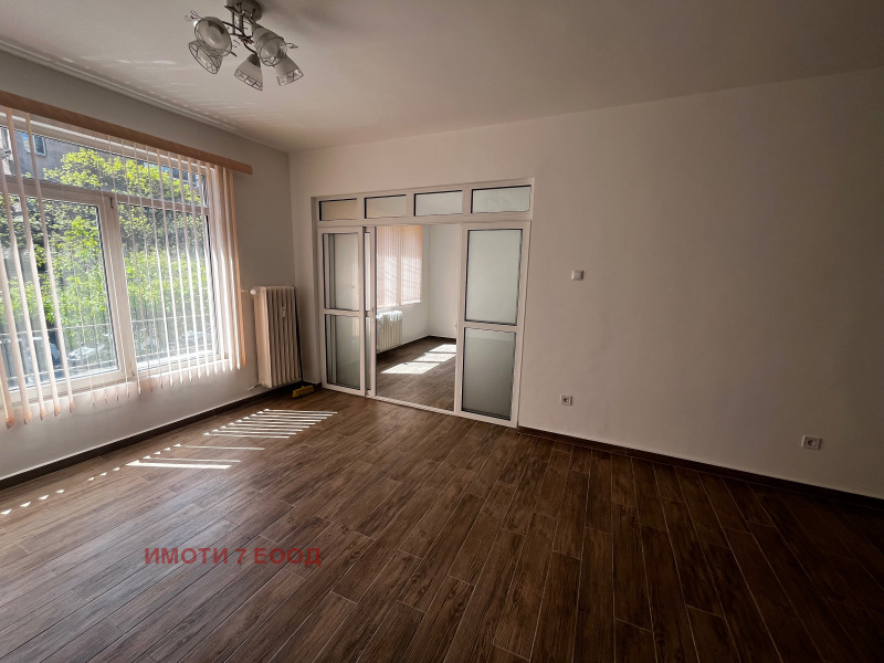 Zu vermieten  2 Schlafzimmer Sofia , Zentar , 106 qm | 13401185 - Bild [3]
