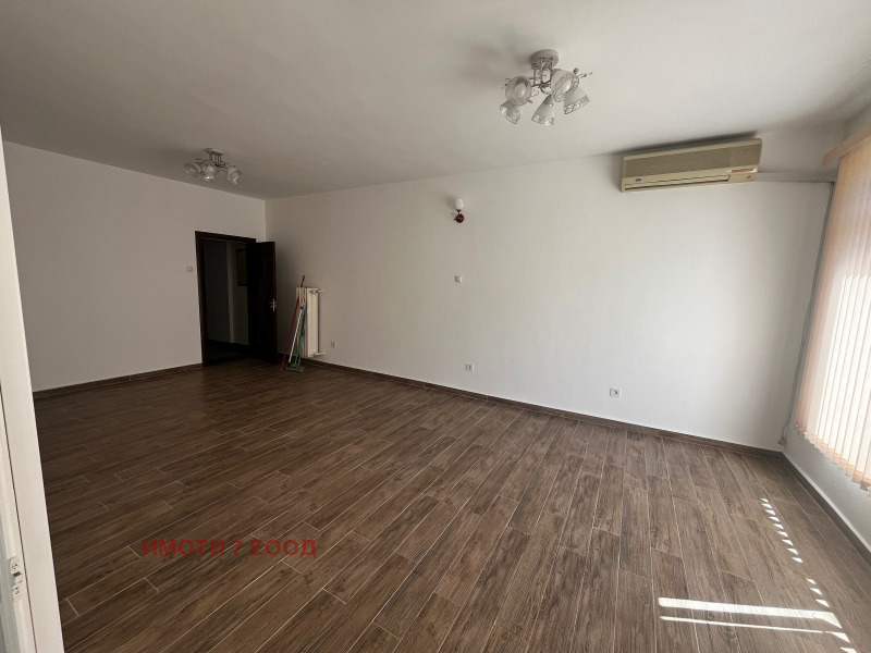Zu vermieten  2 Schlafzimmer Sofia , Zentar , 106 qm | 13401185