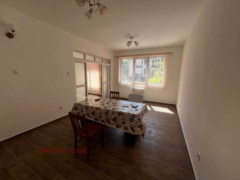 Zu vermieten  2 Schlafzimmer Sofia , Zentar , 106 qm | 13401185 - Bild [4]