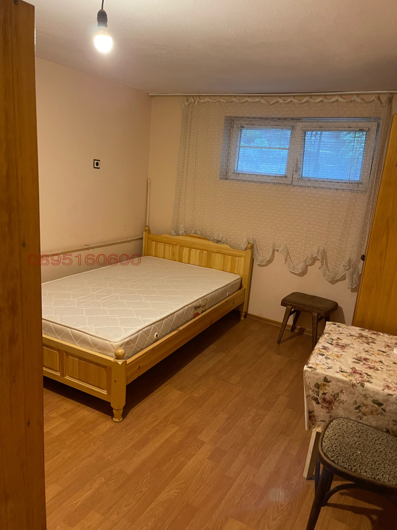 Дава под Наем 1-СТАЕН в град Шумен, Център - 18 кв.м / 150 € » 293.37 лв.