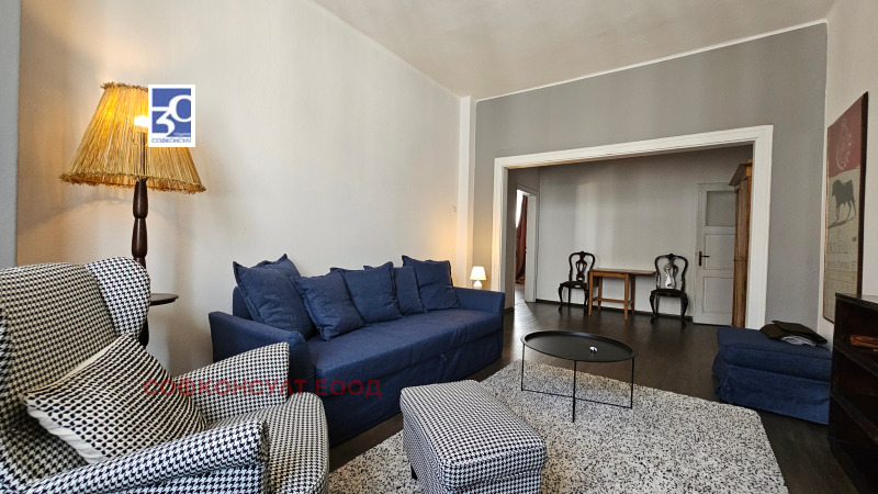 Издаје се  2 спаваће собе Софија , Центар , 100 м2 | 32893609