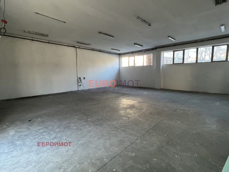 Дава под наем СКЛАД, гр. Брезник, област Перник, снимка 4 - Складове - 53102131