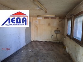 Garage Idealen tsentar, Pleven
