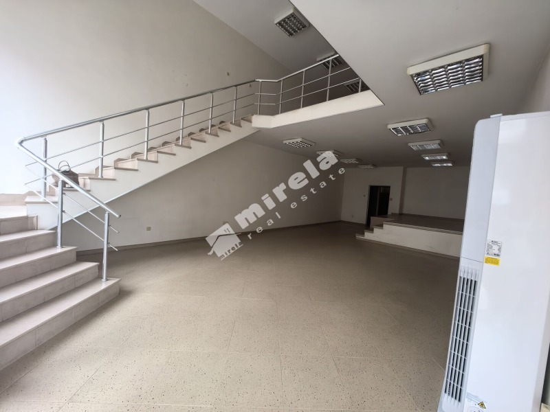Дава под Наем ОФИС в град Ямбол, Диана - 240 кв.м / 1 280 € » 2 503.46 лв., МИРЕЛА ЯМБОЛ