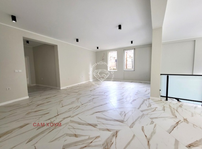 Дава под наем  Офис град Варна , Център , 215 кв.м | 80984647