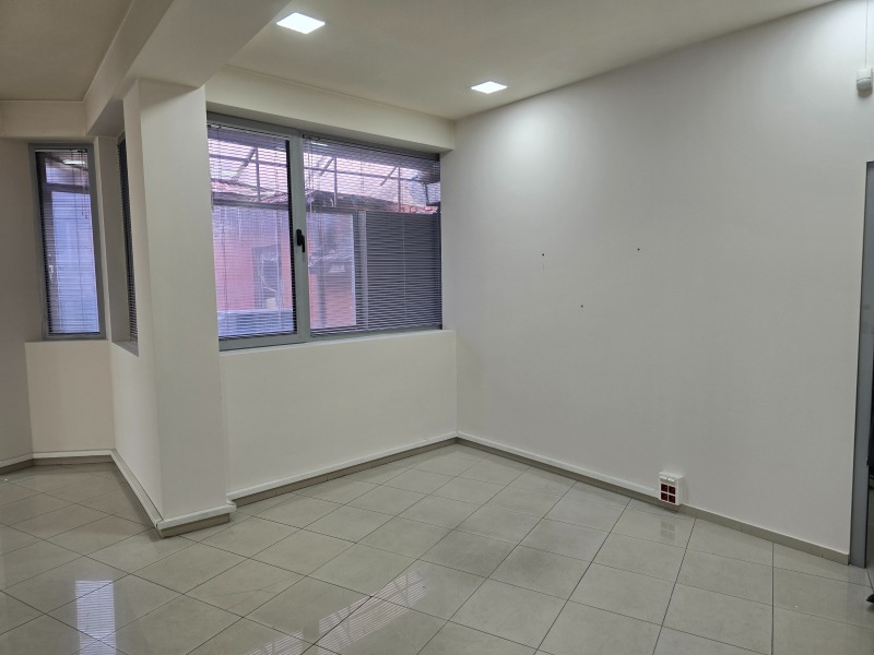 A louer  Bureau Plovdiv , Tsentar , 158 m² | 52250025