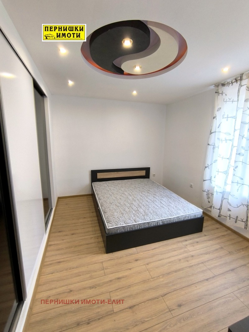 Дава под наем 2-СТАЕН, гр. Перник, Изток