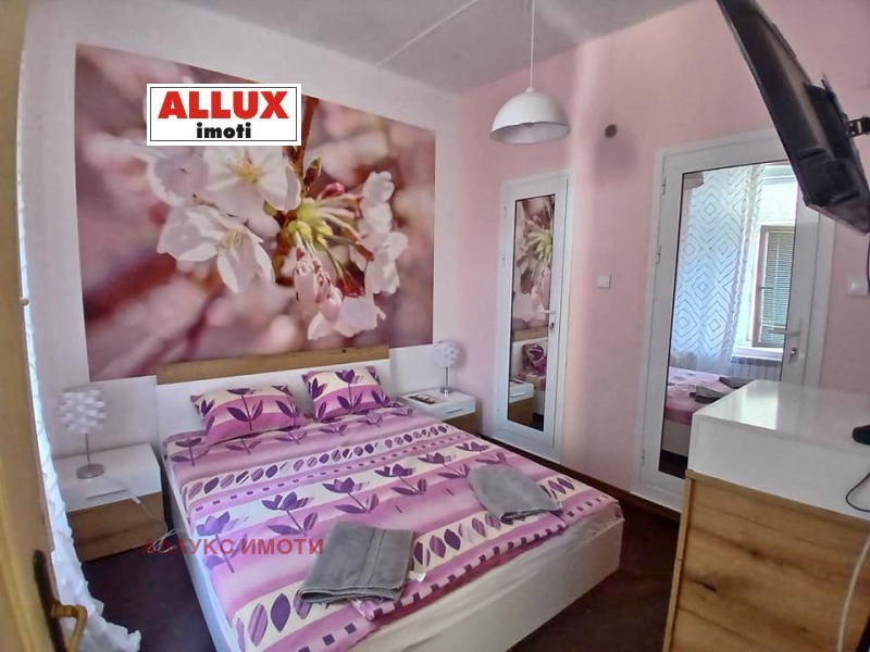 Te huur  2 slaapkamers Ruse , Tsentar , 160 m² | 73945242