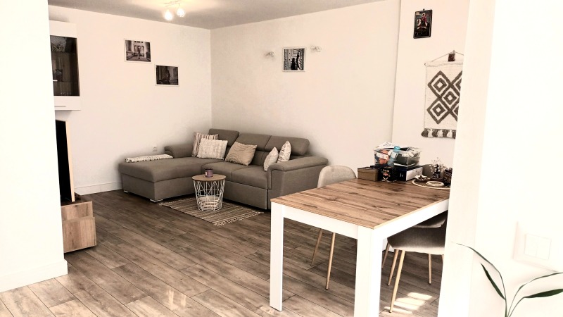 Te huur  2 slaapkamers Sofia , Belite brezi , 80 m² | 59831944
