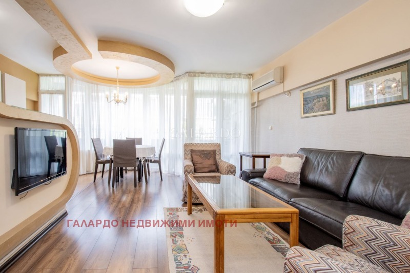 Kiadó  2 hálószobás Sofia , Centar , 120 négyzetméter | 29056271