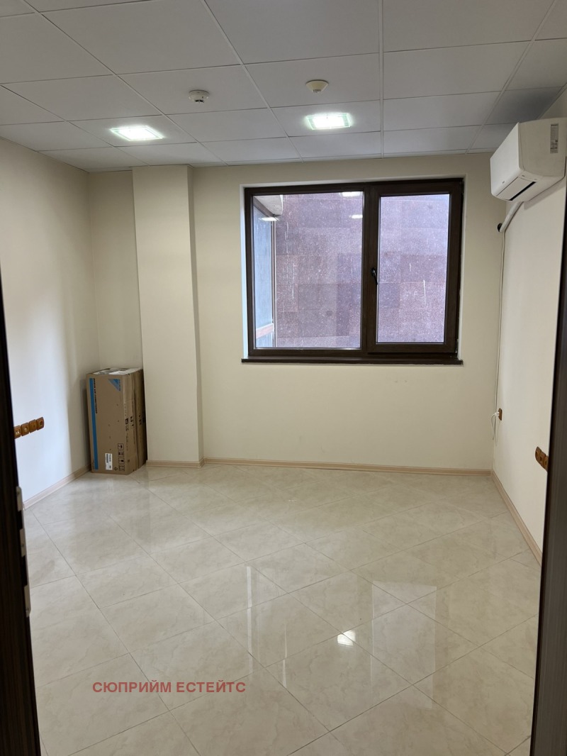 Дава под наем  Офис град Хасково , Център , 27 кв.м | 70132147
