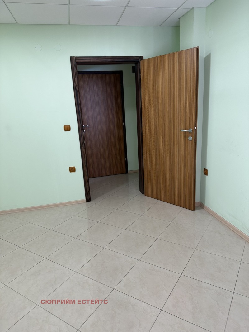 Дава под наем ОФИС, гр. Хасково, Център, снимка 2 - Офиси - 52400453