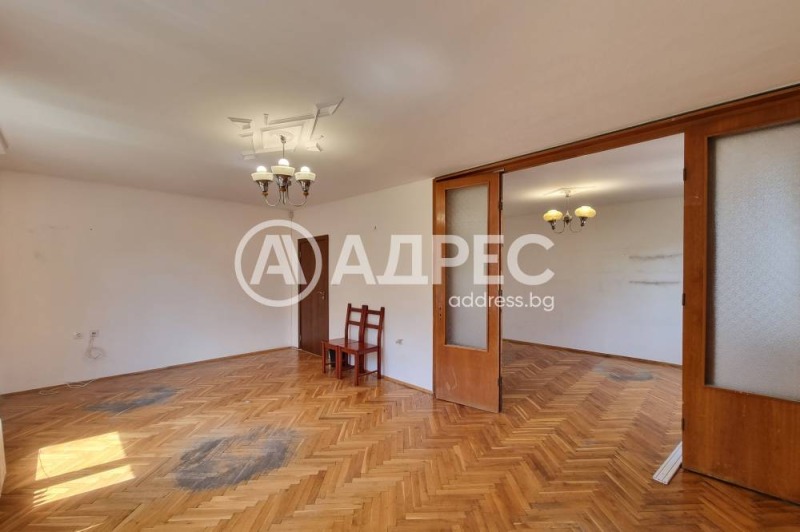 Издаје се  3+ спаваћа соба Софија , Изток , 108 м2 | 55236054
