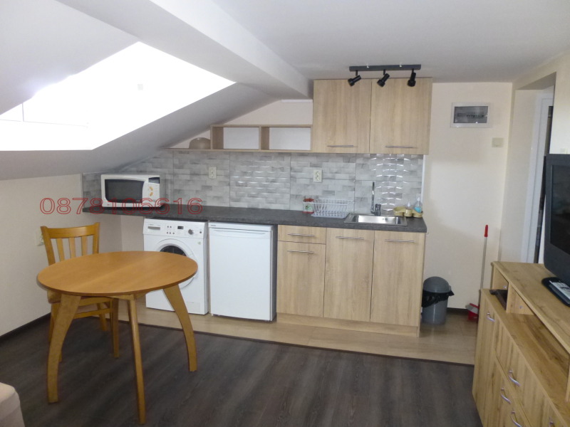 Дава под наем АТЕЛИЕ, ТАВАН, гр. Русе, Център