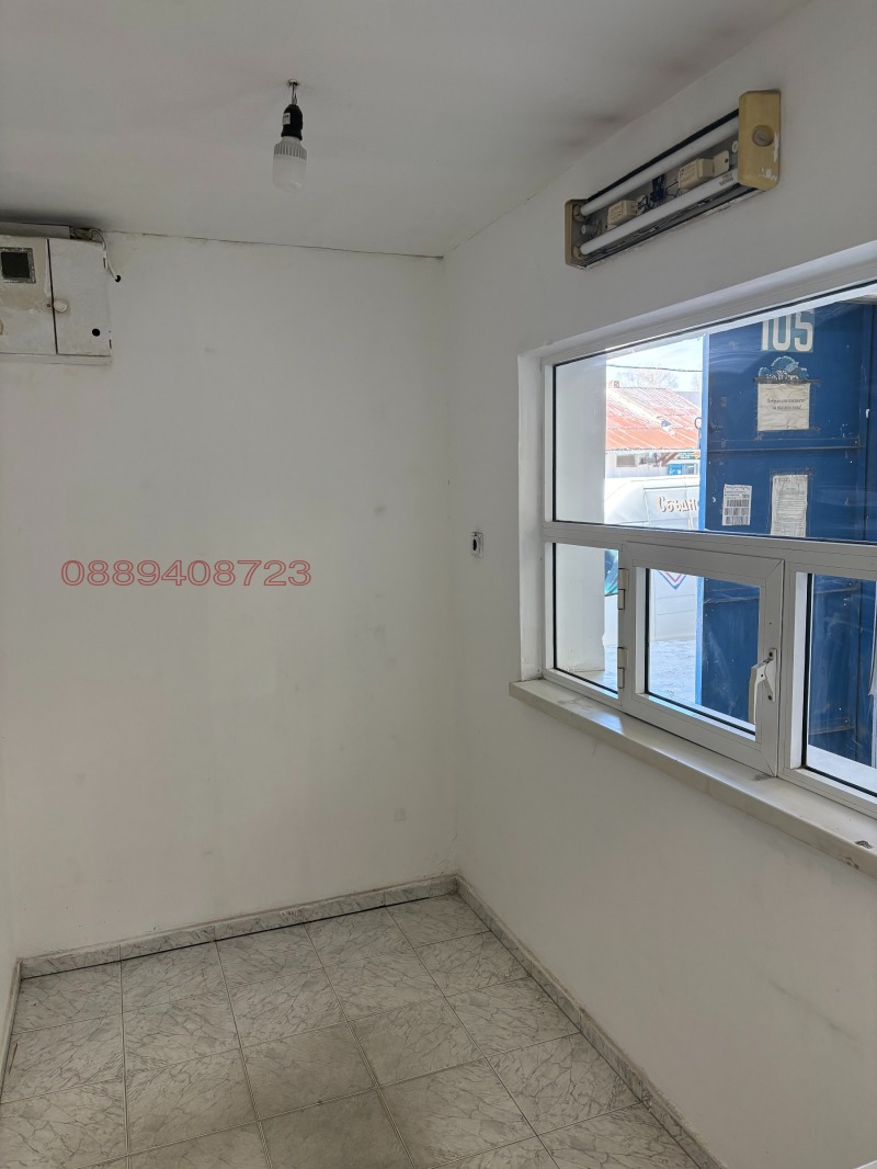 Дава под Наем СКЛАД в град Пловдив, Брезовско шосе - 108 кв.м / 540 € » 1 056.15 лв.